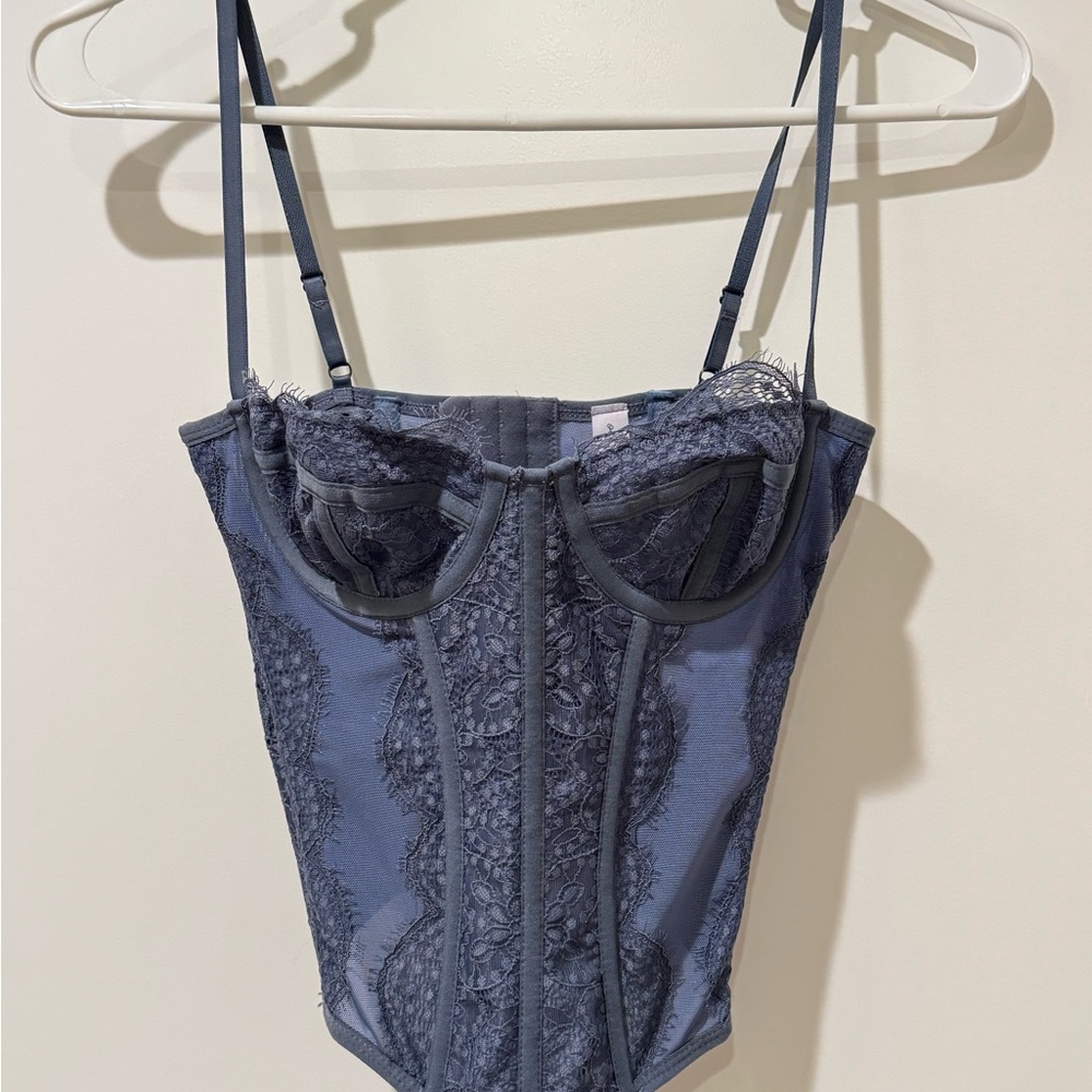 Elegant Lace Bustier in blue